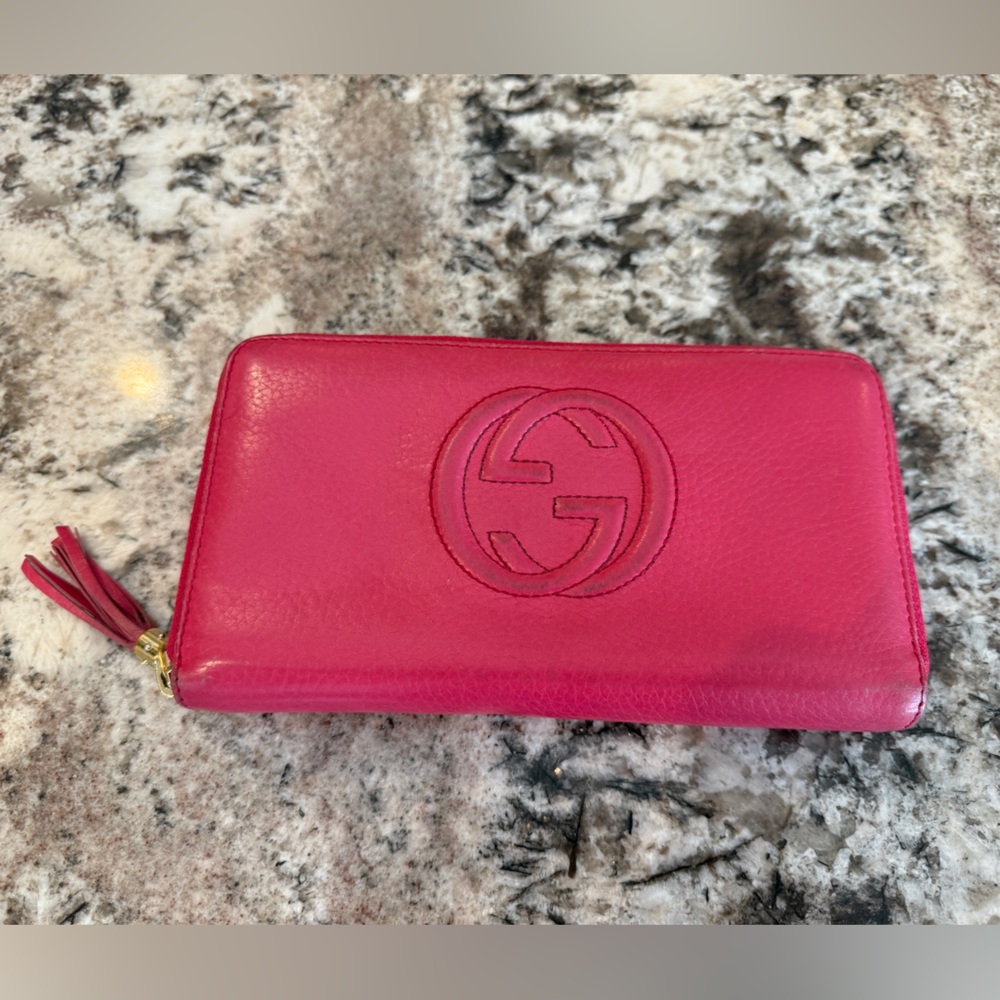 Gucci Pebbled Calfskin Soho Zip Around Wallet, magenta 💕